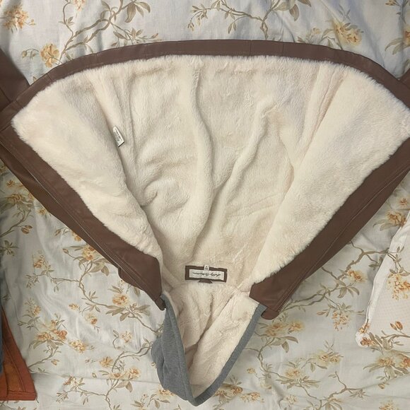 🤎 Stylish Tan Brown Leather Jacket – Like New! 🤎 - Picture 2 of 3